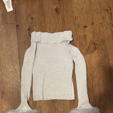 Long sleef top with fake fur 