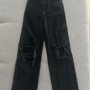 Jeans in denim nero a gamba larga