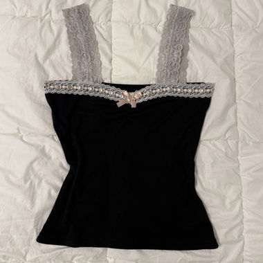 Schwarzes Spitzentop