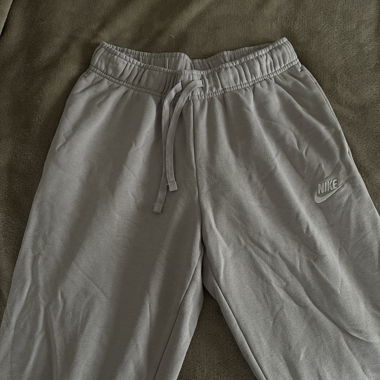 lila Jogginghose 
