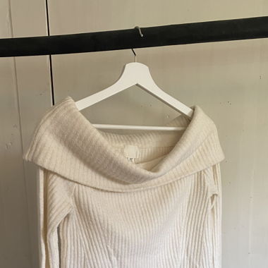 Schulterfreier Pullover