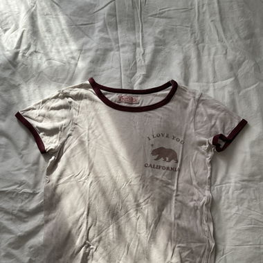 T-shirt beige avec finitions col/manches bordeaux 