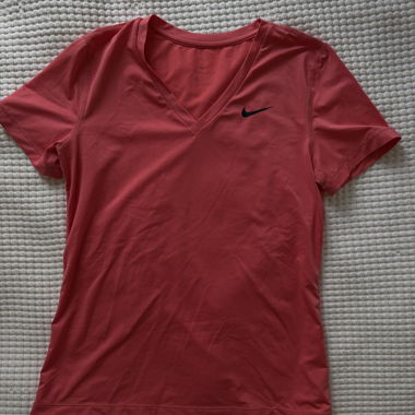 Nike Dri-FIT Sport T-Shirt pink