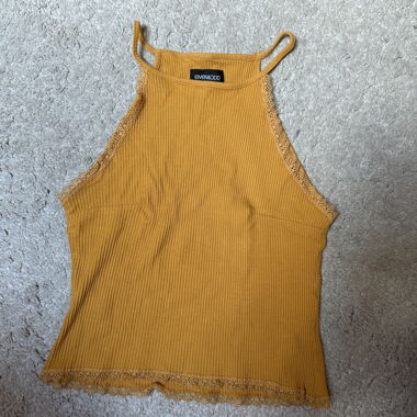 Top d'été jaune