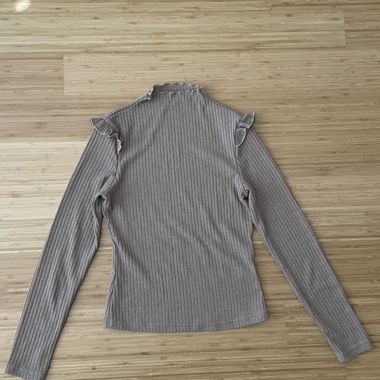 Pullover mit Rüschchen