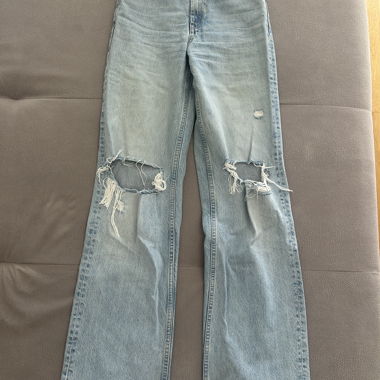 Jeans strappati Zara