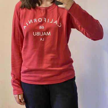 Roter Pullover