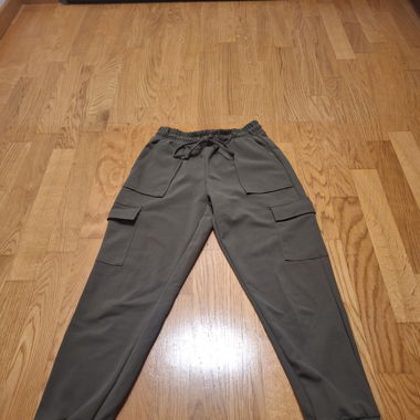 Grüne Stoffhose