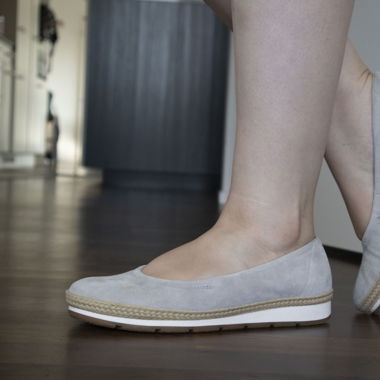 Grey leather flat shoes (38)