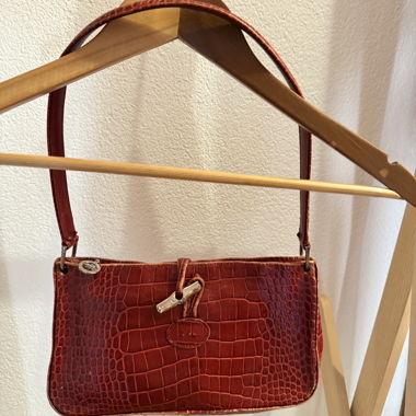 Sac bandoulière Longchamp rouge motif crocodile