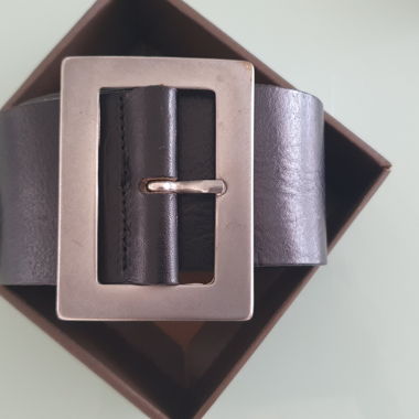 Ceinture en cuir avec boucle (105 x 5,5 cm)