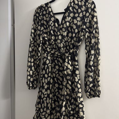 Muster- Wickelkleid