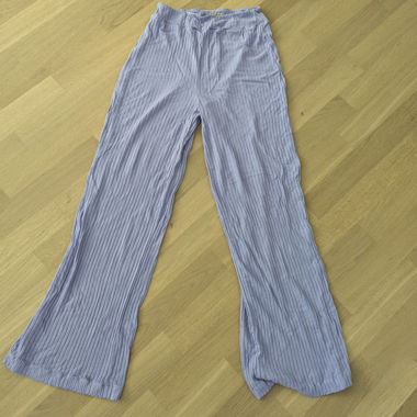 Pantaloni in tessuto viola a gamba larga