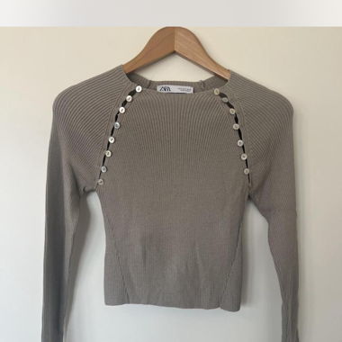 Top Zara a coste con bottoni