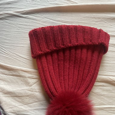 Bonnet rouge avec pompon 