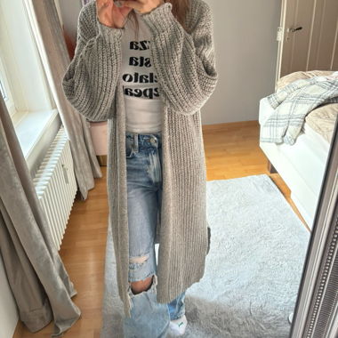 Cardigan long gris en maille