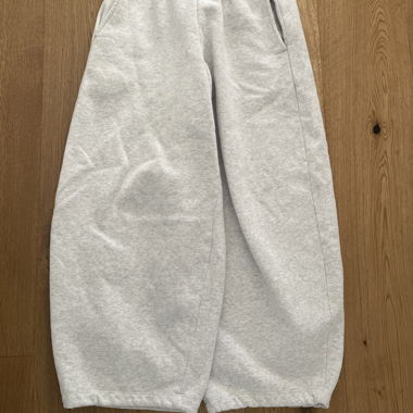 Pantaloni della tuta grigi con vita elasticizzata