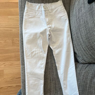 White pants denim
