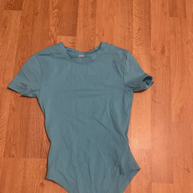 Blauer Baumwollbody