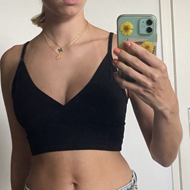 crop top cache coeur noir 