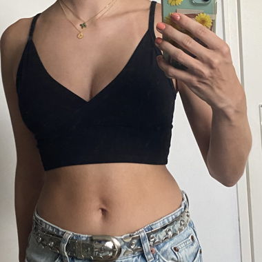 crop top cache coeur noir 