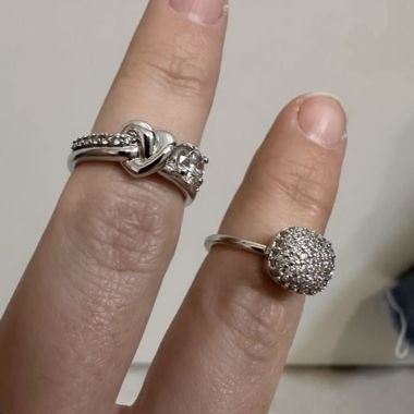 Bague acheté chez Manor (à droite)