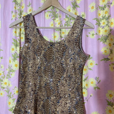 Baddie-Top mit Schlangenmuster und Strass