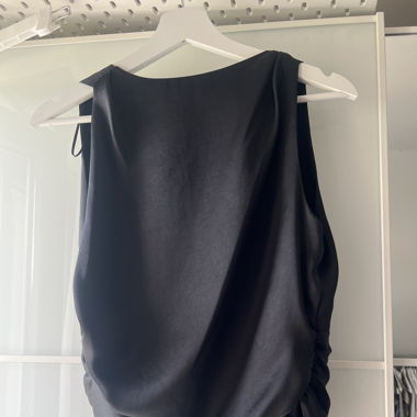 Schwarzes Top