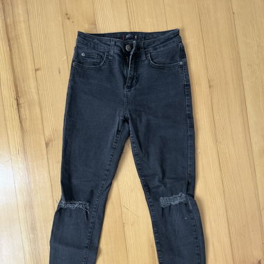 Pantaloni neri aderenti