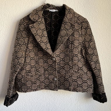 Giacca blazer corta motivo monogramma