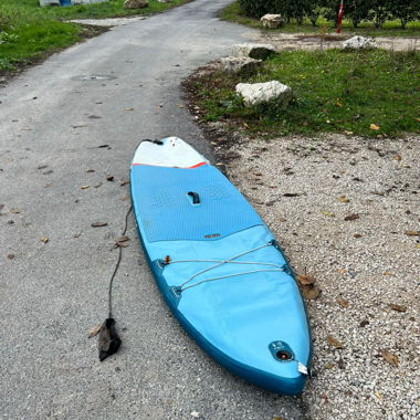 Aufblasbares blaues Stand-up-Paddle-Board