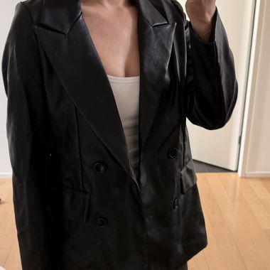 Blazer en cuir synthétique noir
