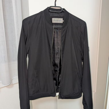 Dünne Jacke