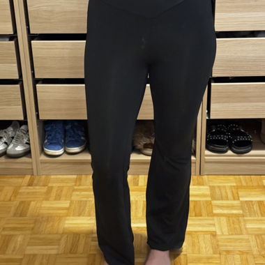 Pantaloni yoga a zampa neri