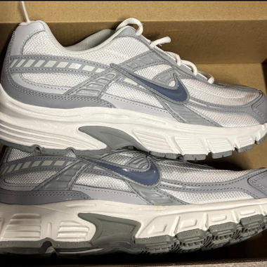 Nike initiator taille 40 Neuve 
