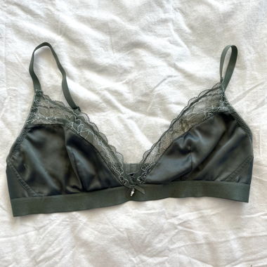 Beldona Satin Lace Bralette in Green – Size 80A