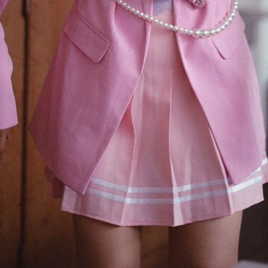 Pinker School Rock mit Streifen