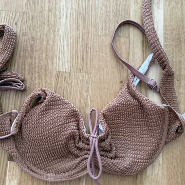 Top bikini marrone