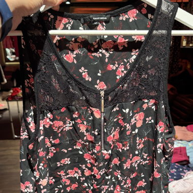 Top fleuri noir dentelle