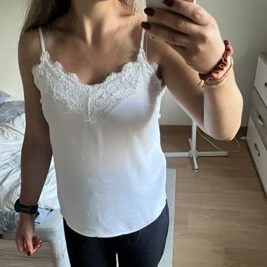Top blanc avec dentelle