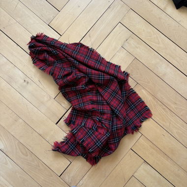 Red checked scarf with fringes