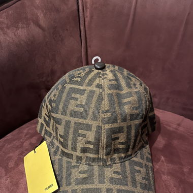 Casquette Fendi brune 