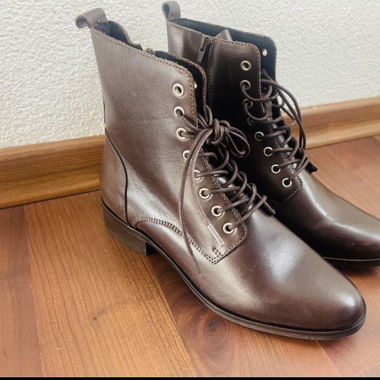 Schöne Lederstiefel Braun