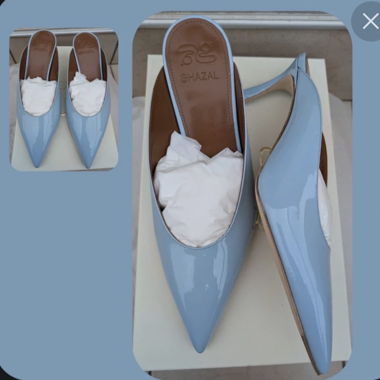 Mules blu chiaro a punta in pelle verniciata Ghazal 