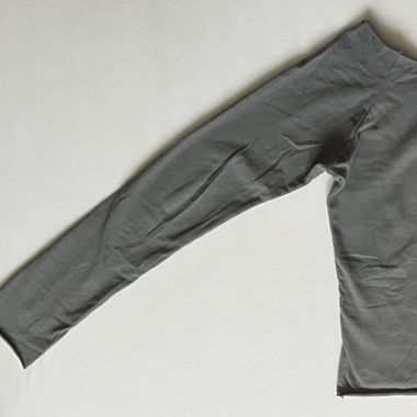 BRANDY MELVILLE- Offshoulder - Shirt
