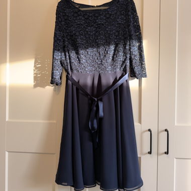 Abito in Pizzo Blu Scuro