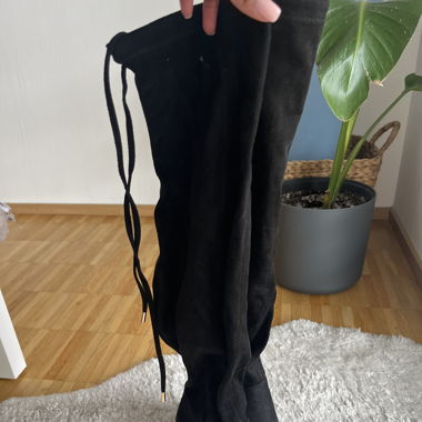 Schwarze Overknee boots mit Absatz