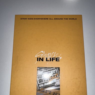 Straykids Leeknow signiertes Album