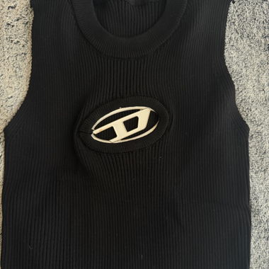 Black ribbed knit tank top