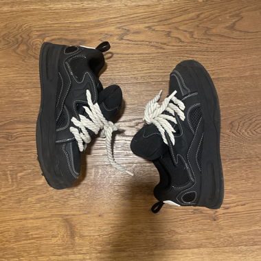 Schwarze Zara Sneaker